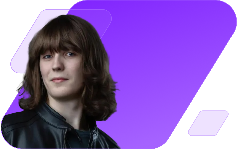 Portrait von Alyx Freuwört in einer lila Raute